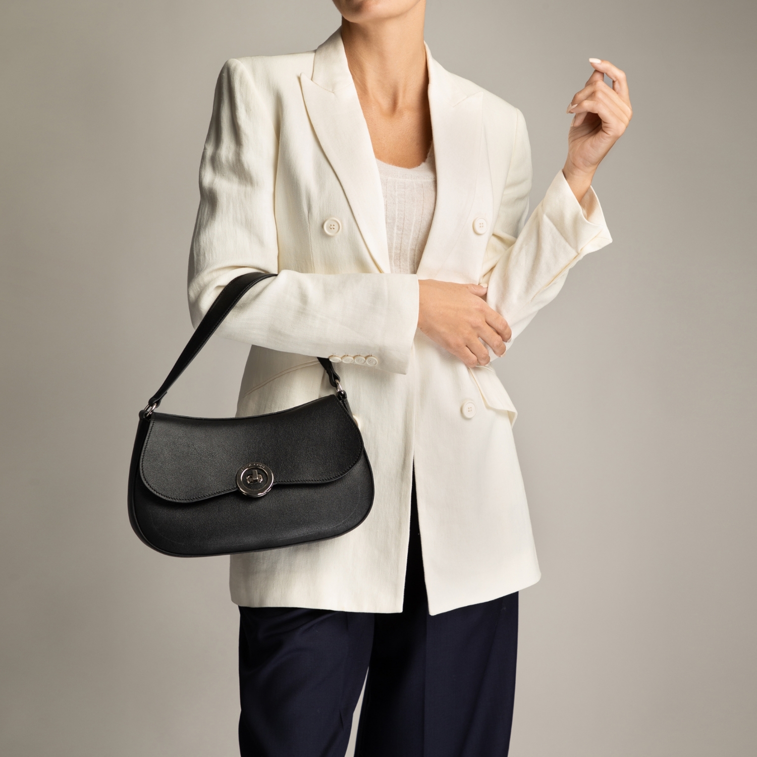 Picture of ENA 02 VIT STAMP BLACK