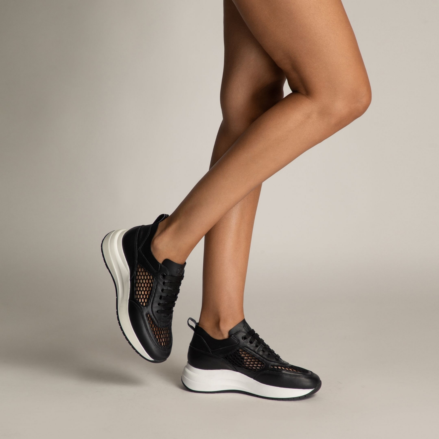Снимка на Дамски спортни обувки 8132 Vitello+Rete Negru