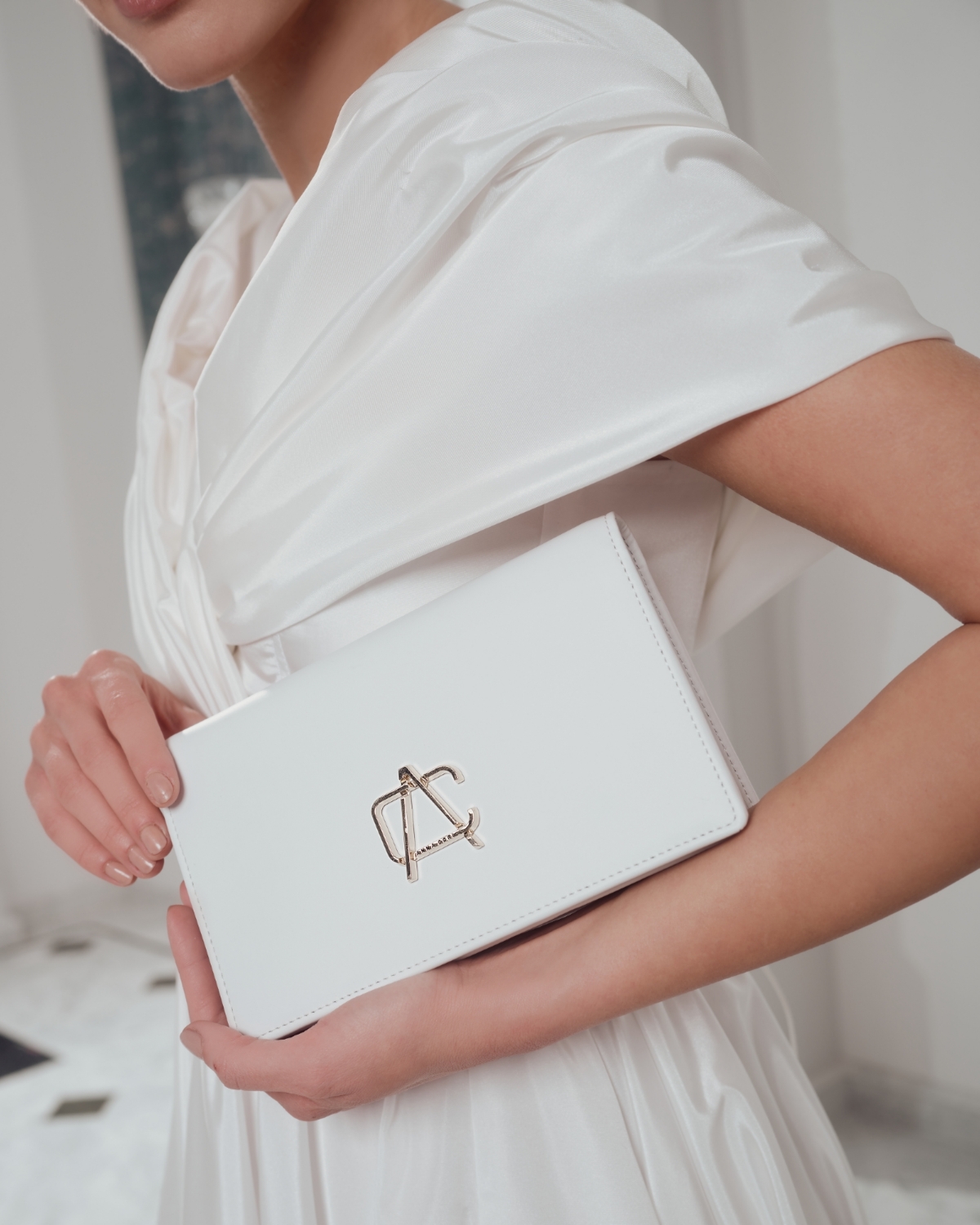 Imagine GEANTA DAMA PLIC ARNA VITELLO STAMP ALB